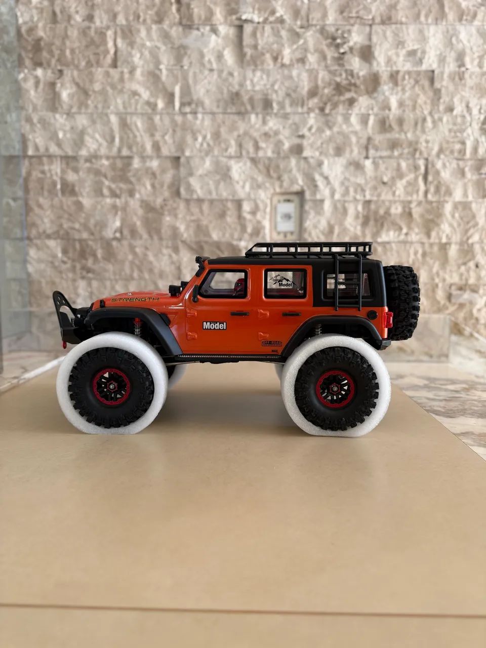 Automodelo WLTOYS Climbing Jeep Crawler 1/10