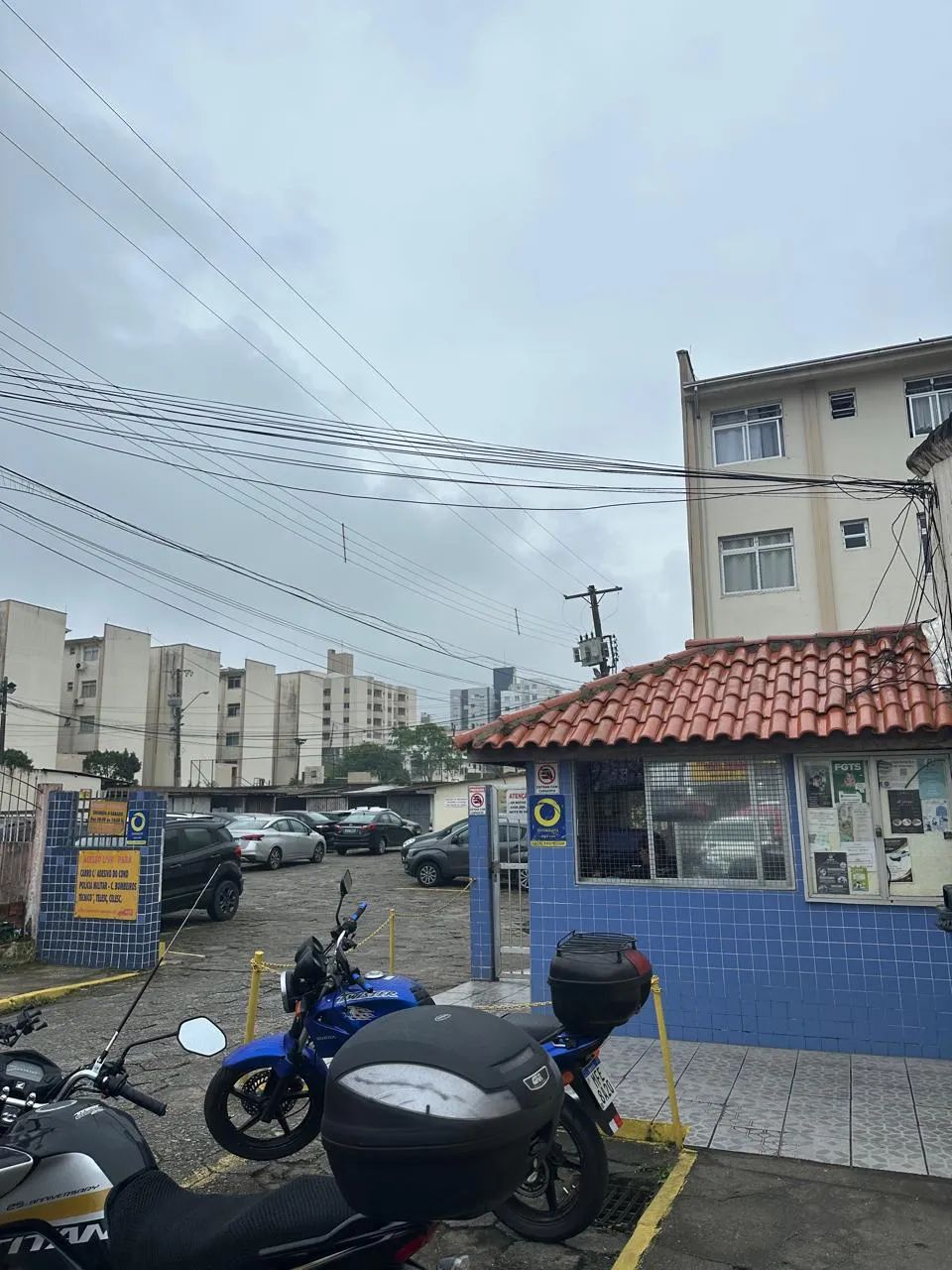 Apto 2 dormitórios, 1 bwc com box, sala, todo em piso, cozinha e área de serviço conjugada - Foto 2
