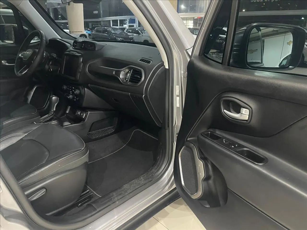 Jeep Renegade T270 1.3 TB 4x2 Flex Aut., foto 13 de 15