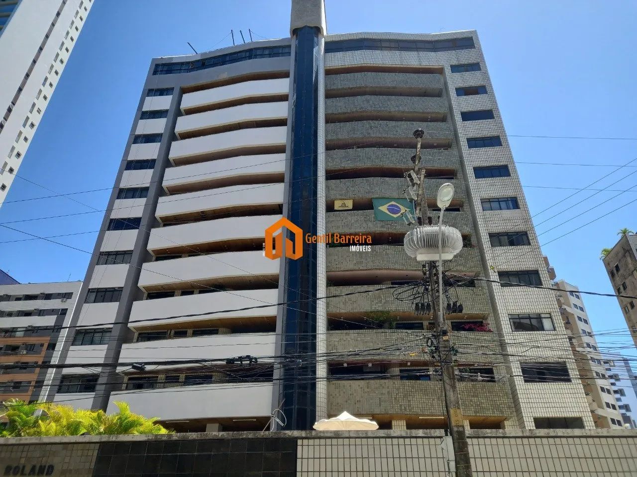 Apartamento à venda no Meireles, com 4 suítes, sala ampla, DCE, e vagas e com lazer