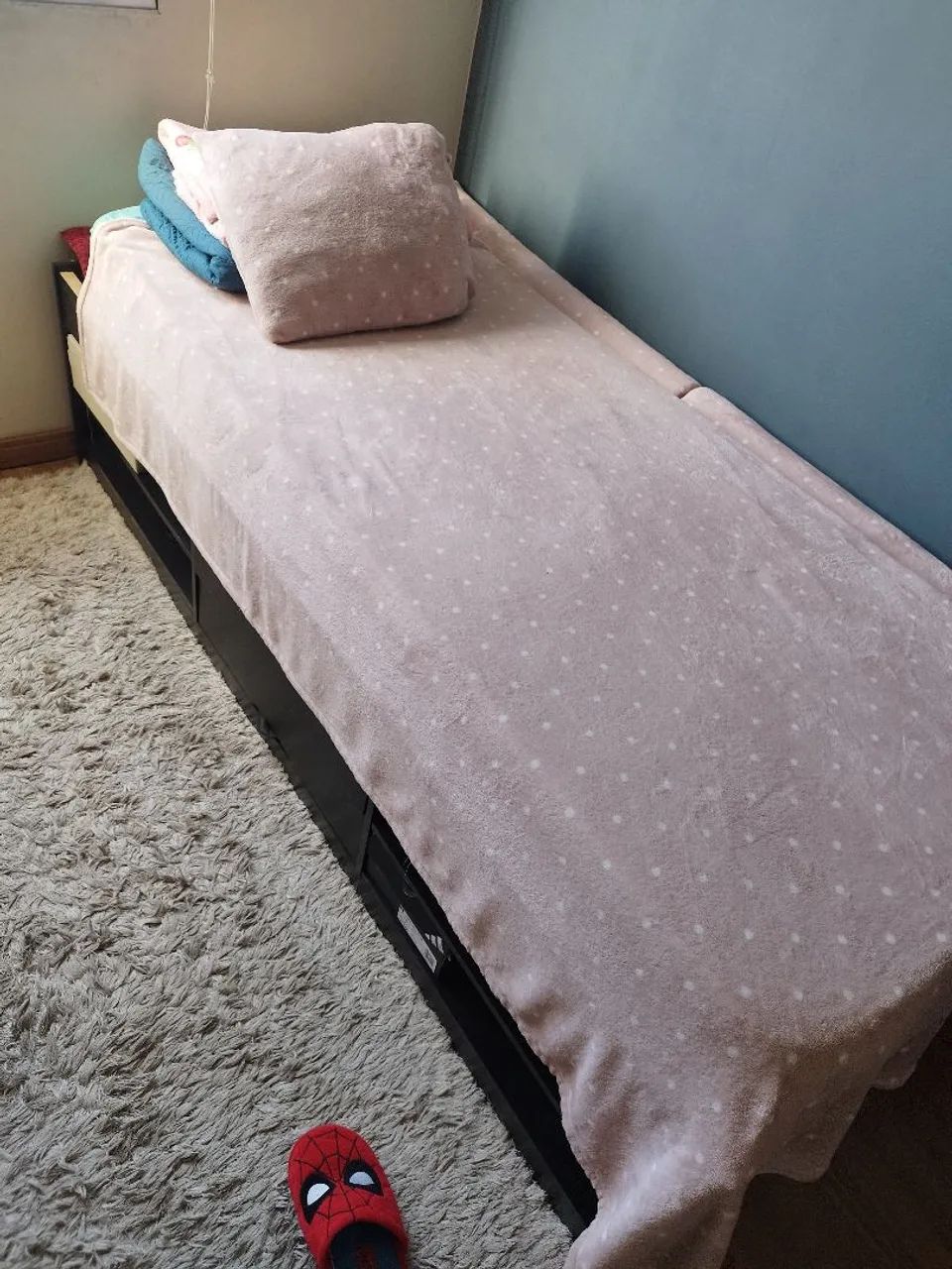 Doa-se cama de solteiro, com colchão 