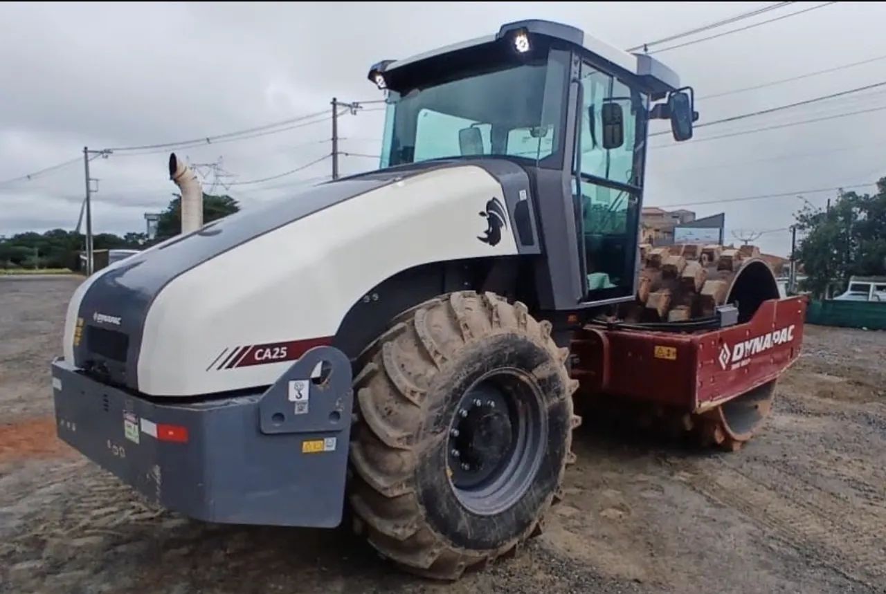 Rolo Compactador Dynapac CA25 ano 2025 com 765 horas, em SP