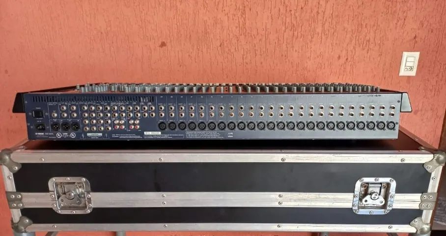 Mesa de som Yamaha MG 32-14 FX - com case - Foto 3