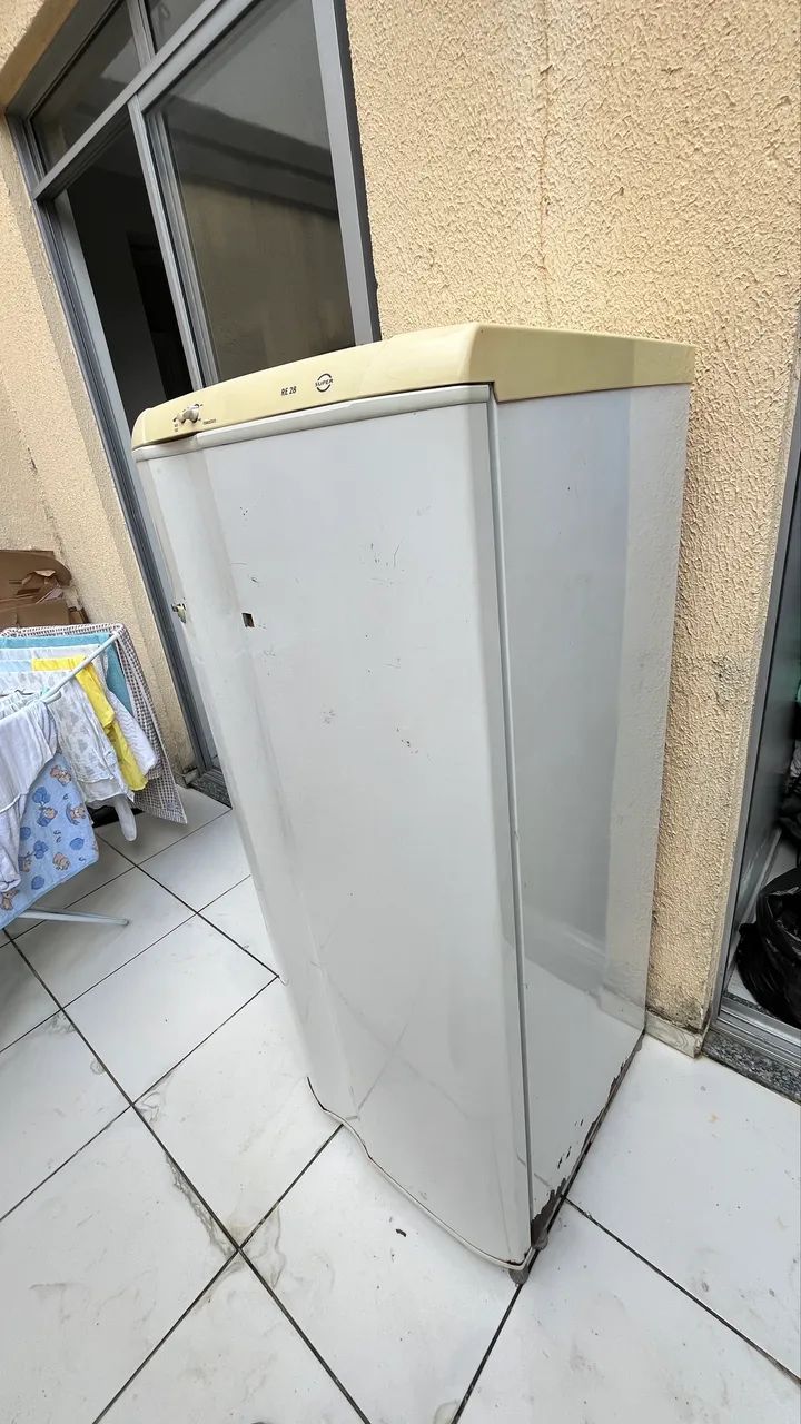 Geladeira Eletrolux RE28 - Foto 3
