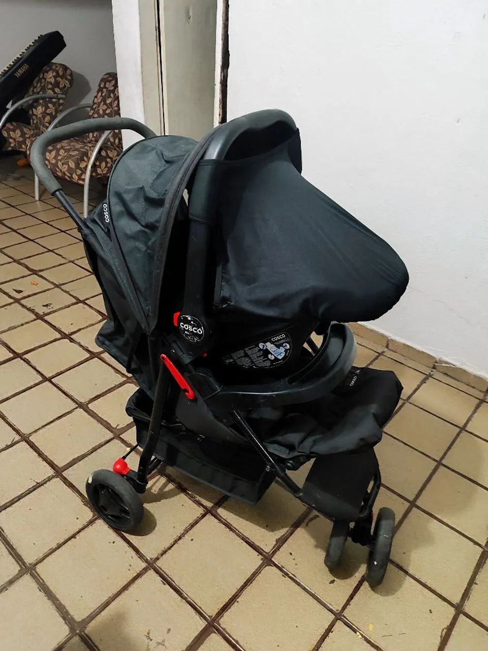 Carrinho de bebe e bebê conforto 
