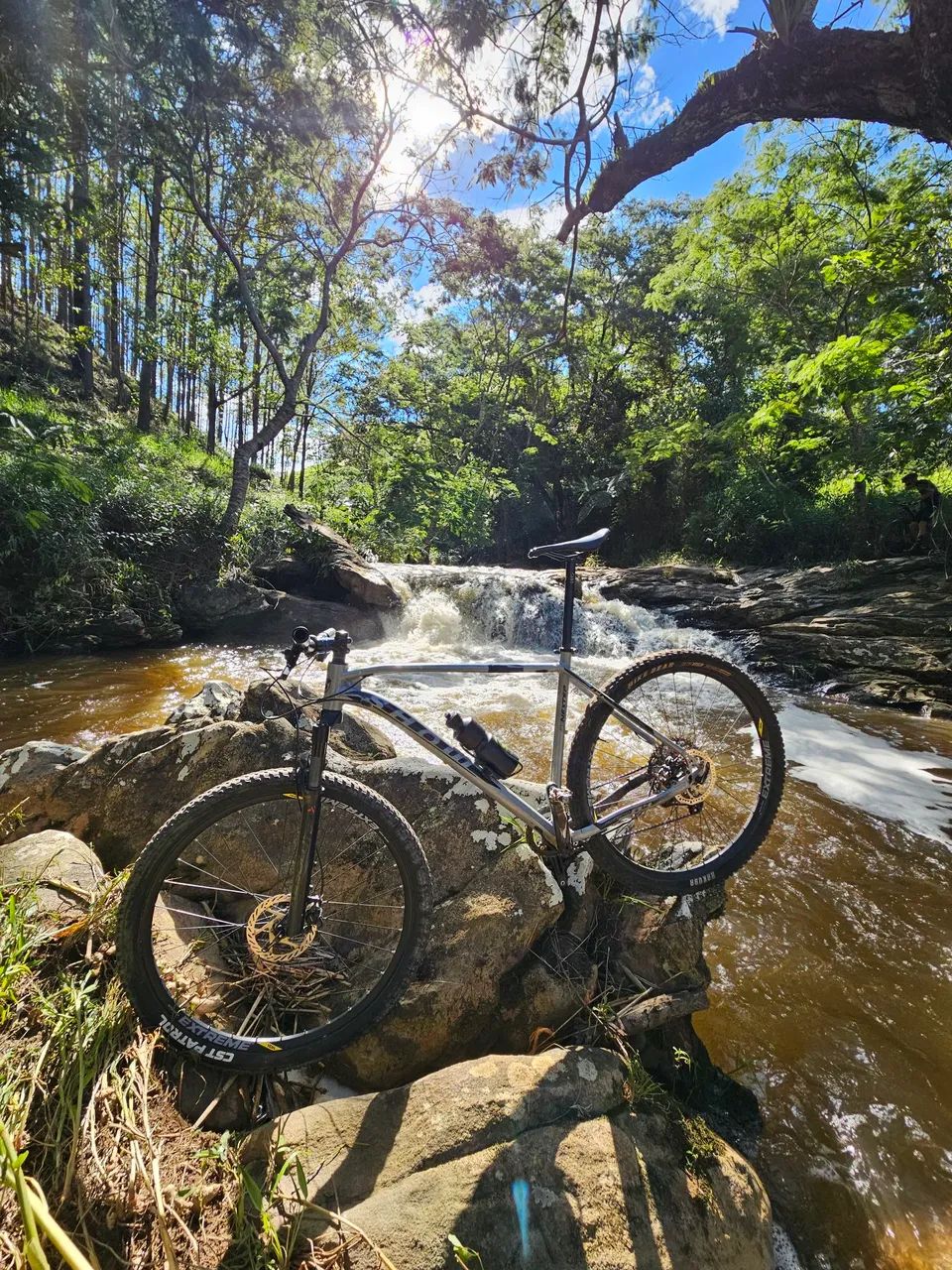 Bicicleta equipada  Mountain bike. - Foto 3