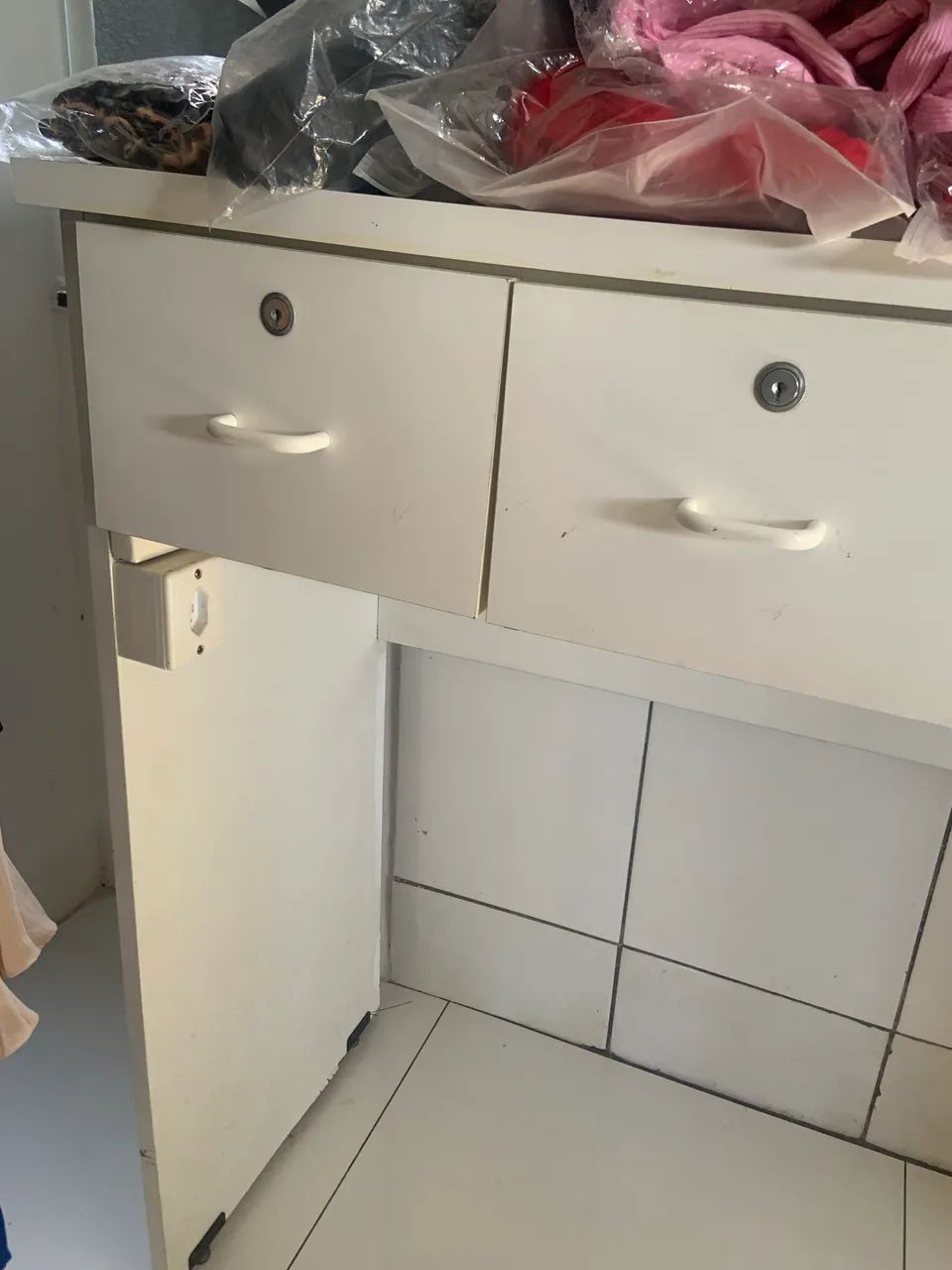 Conjunto com 3 Mesas de Loja/Expositor com Gavetas - Foto 4