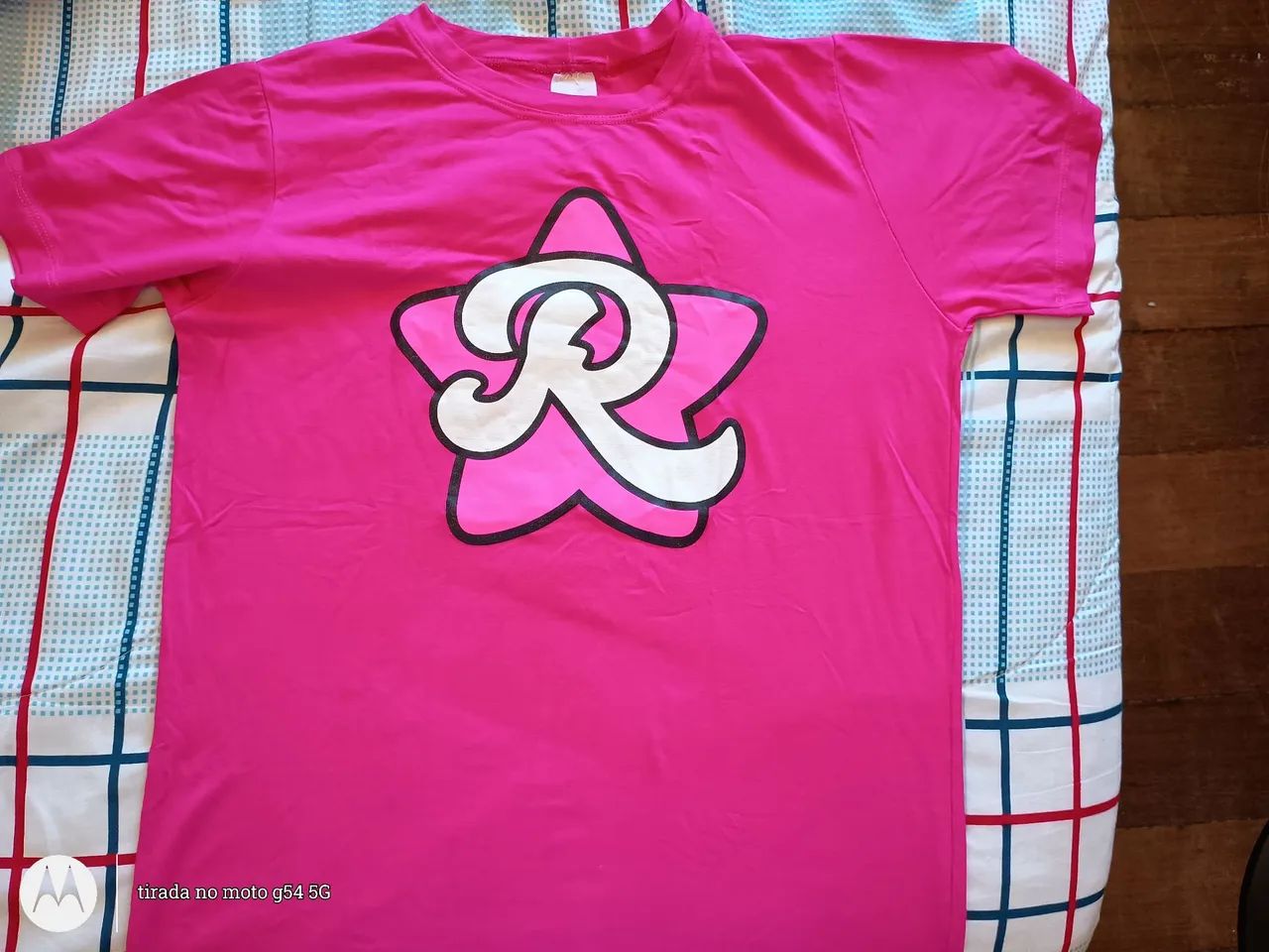 Camiseta Emily Vicky dos Rosas - Foto 2