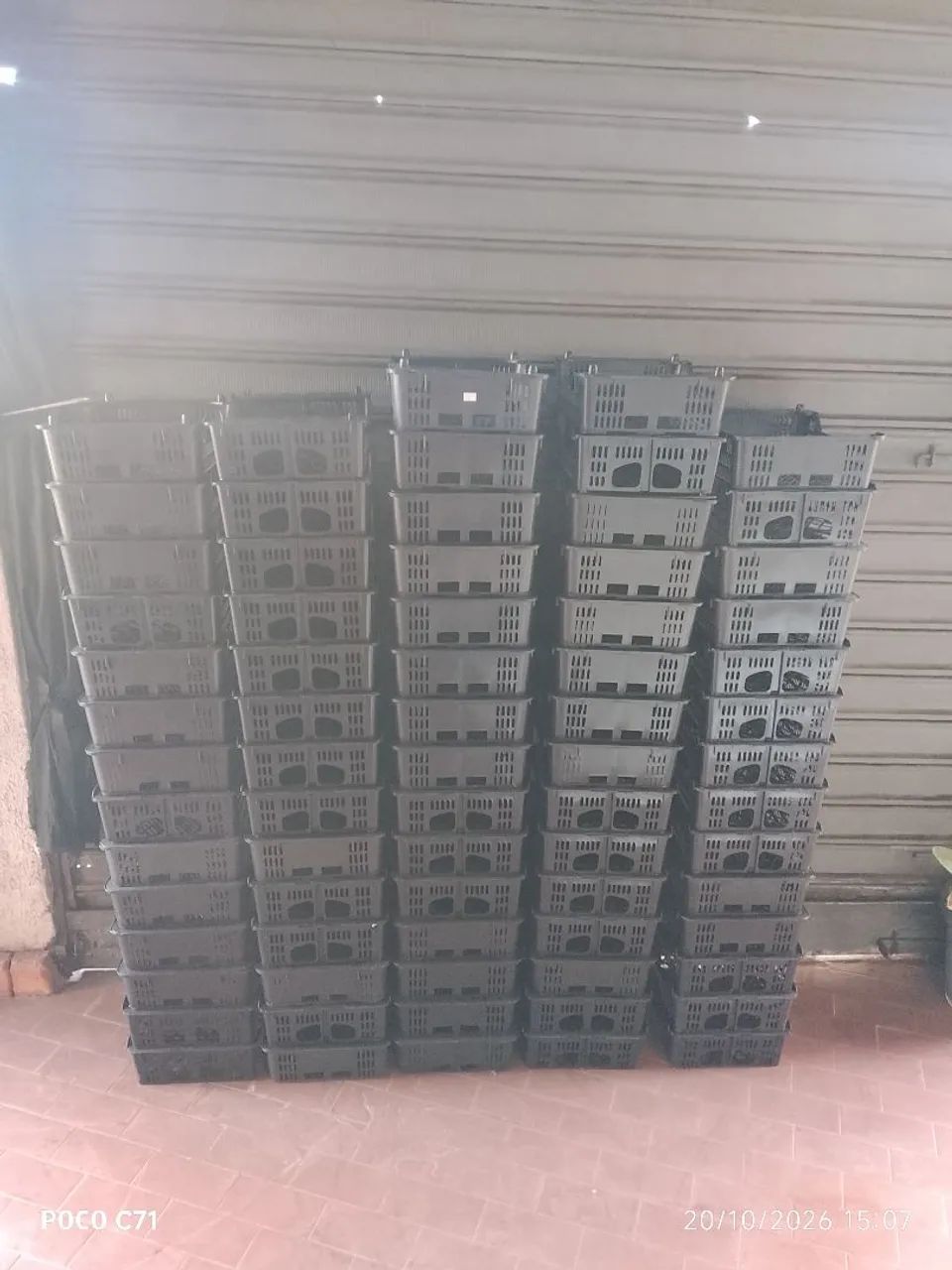 Vendo cestas pequenas.