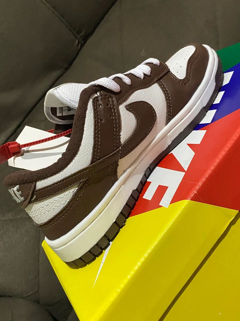 Tênis Nike Dunk Low SB Marrom/Branco - Foto 4