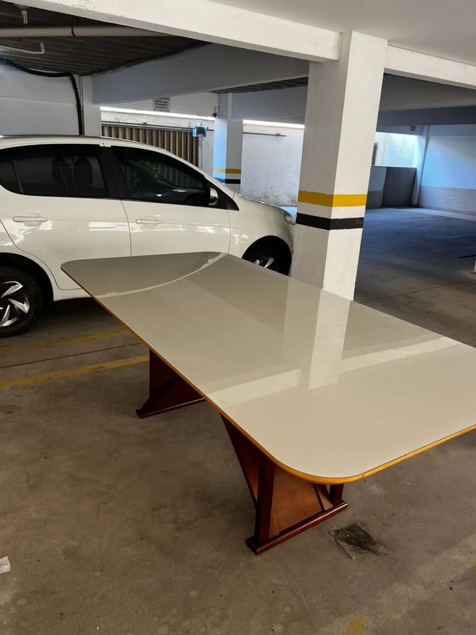 Mesa de 8 lugares em madeira e vidro - Foto 4