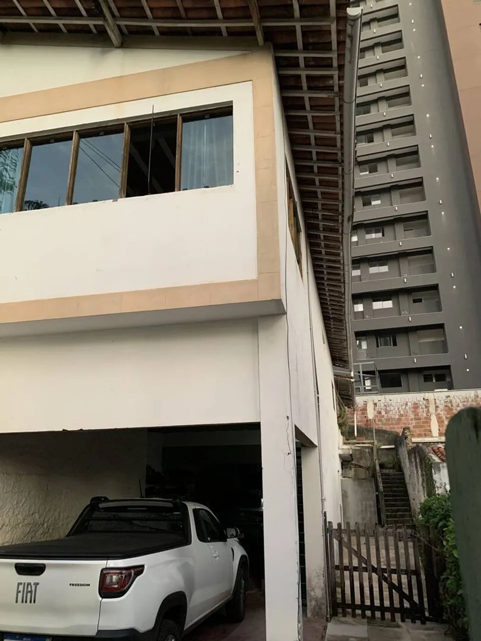Terreno de esquina com casa ampla. Ideal para construção de edifício - Foto 5