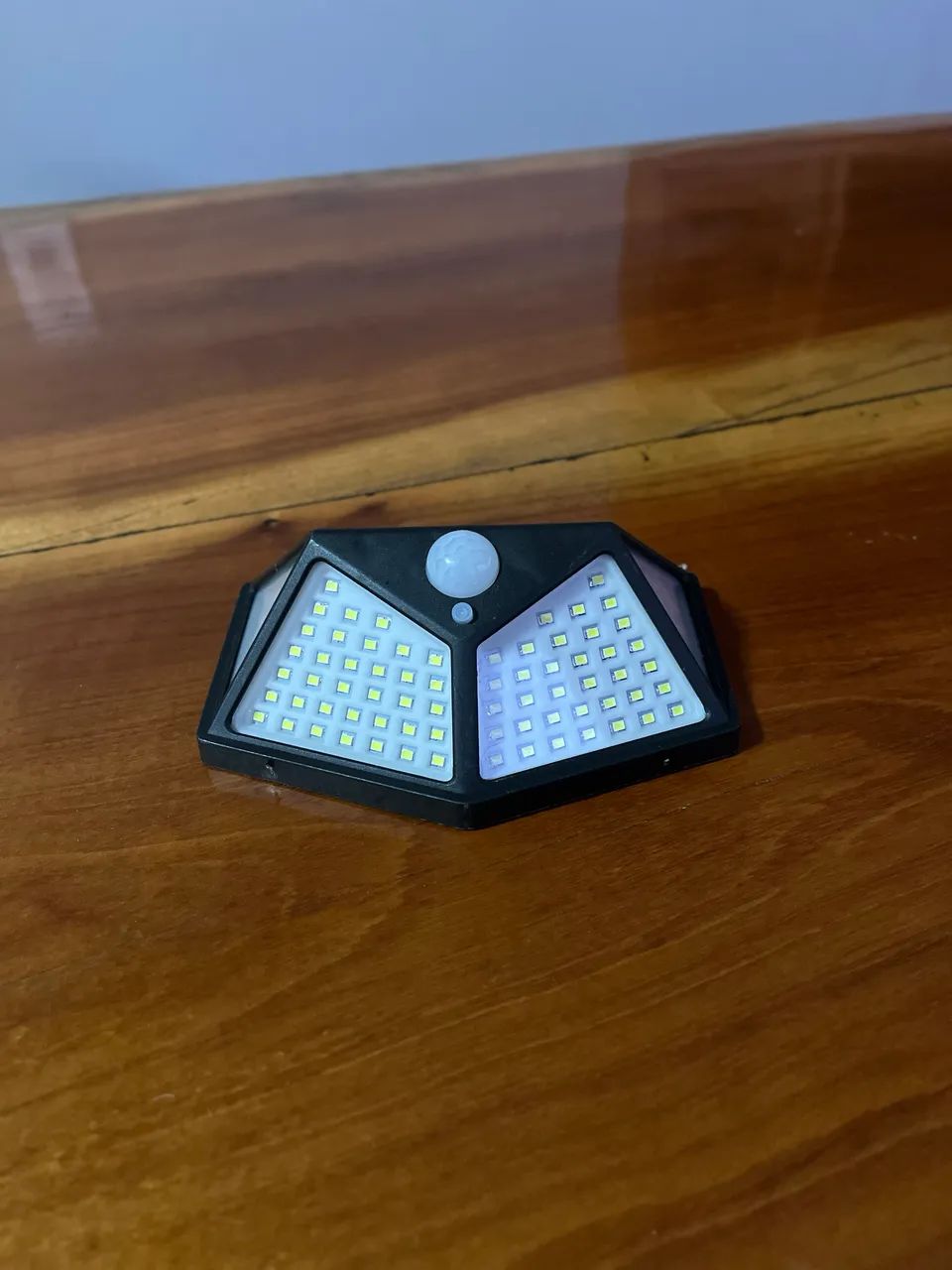 Luminária Solar 100 LEDs Sensor de Presença - Foto 3