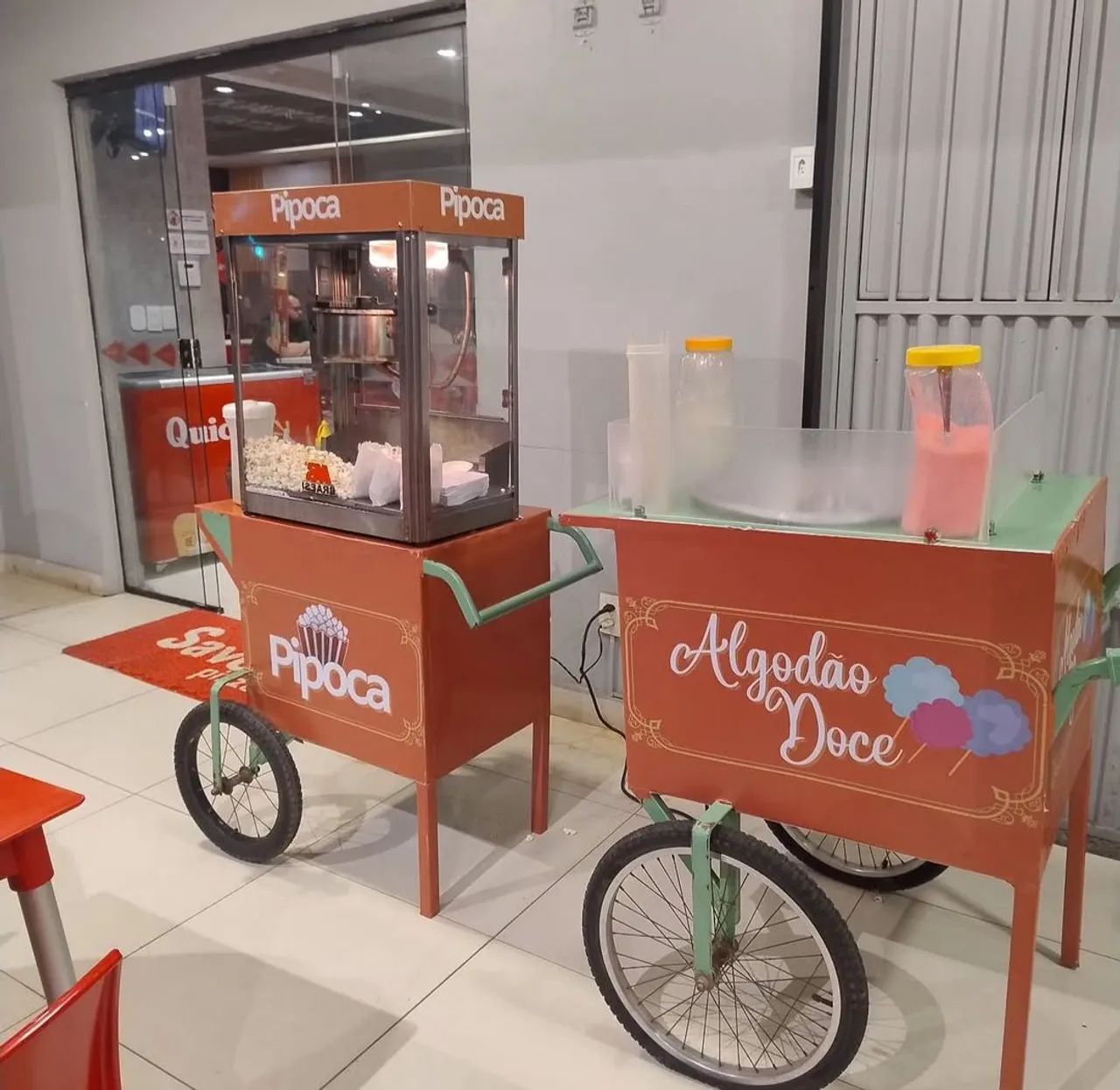 Carrinho de Pipoca, Carrinho de Algodão doce e brinquedos infláveis. - Foto 2