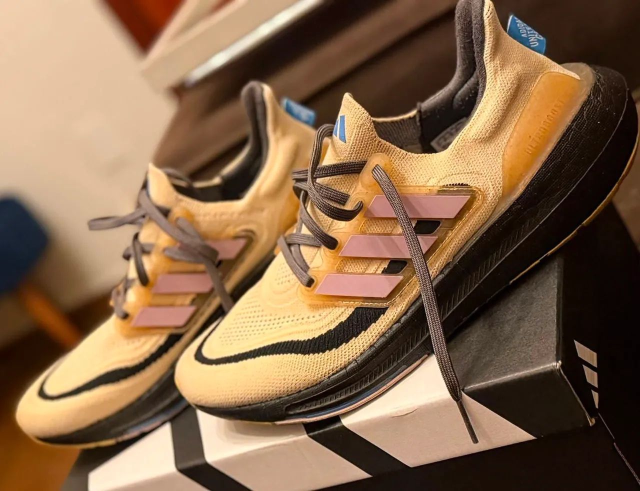 Tênis Adidas Ultraboost light