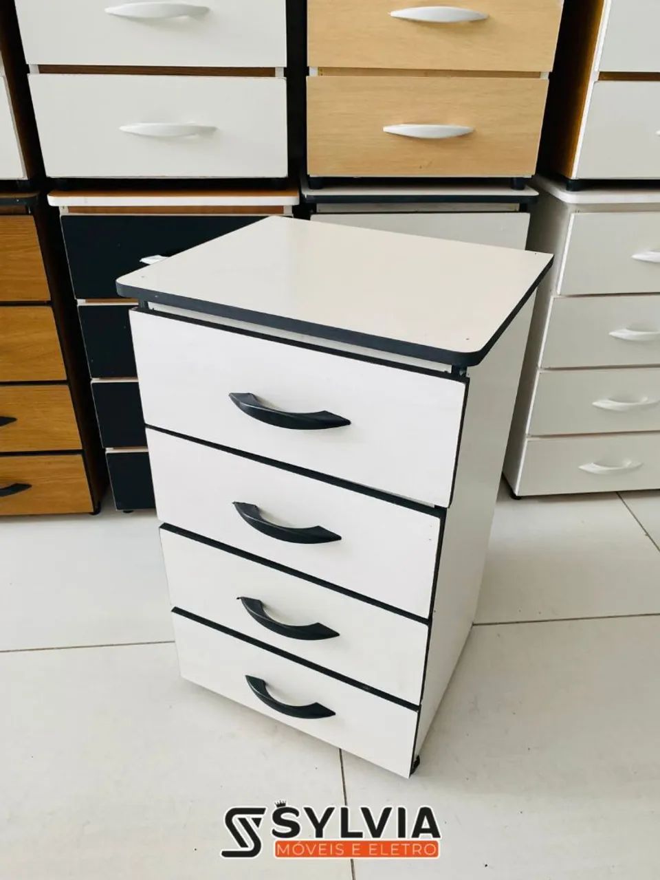 Mesa de cabiceira 