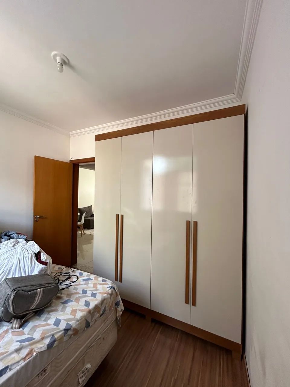 Guarda roupa alto e material premium  - Foto 2