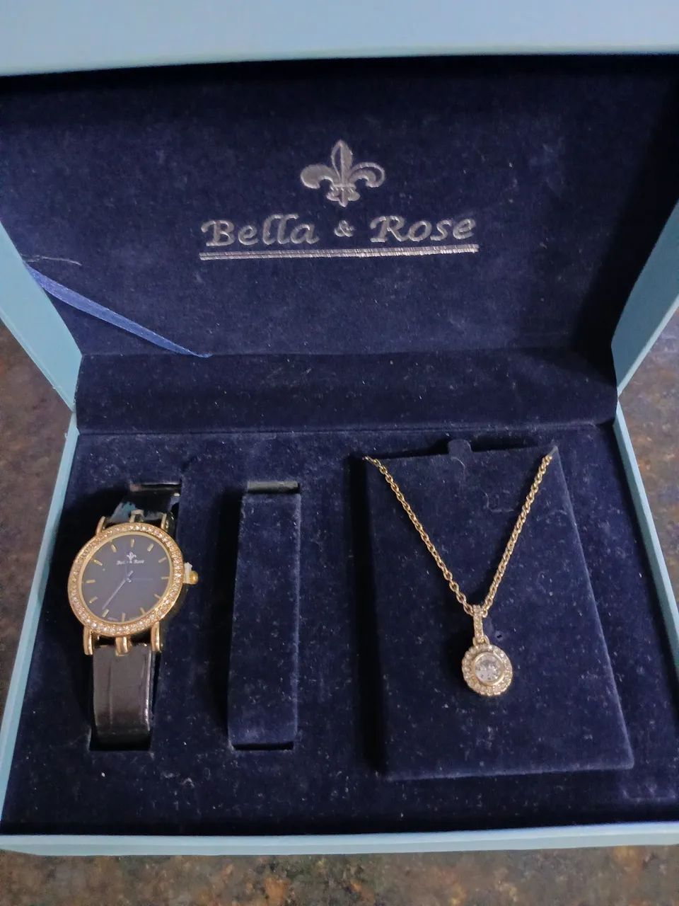 Conjunto. Relógio é gargantilha Bella & Rose importado - Foto 2