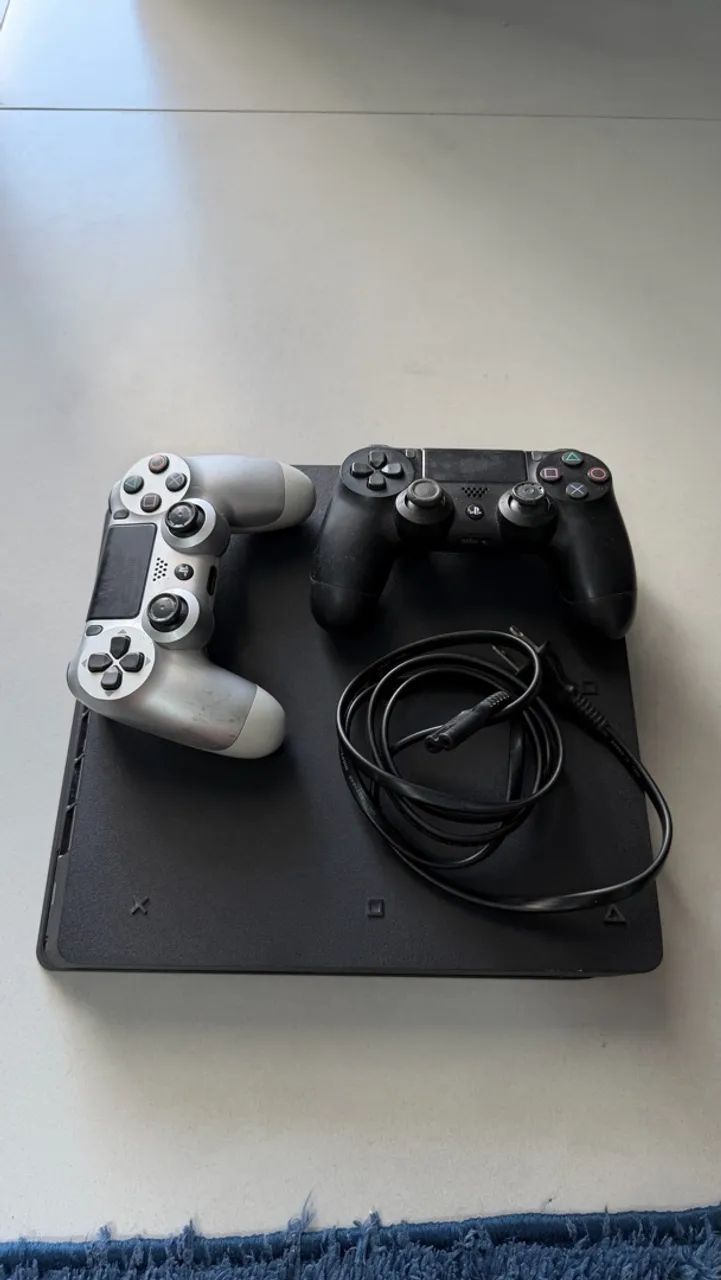 PS4 Slim preto com 2 controles e cabo original  - Foto 5