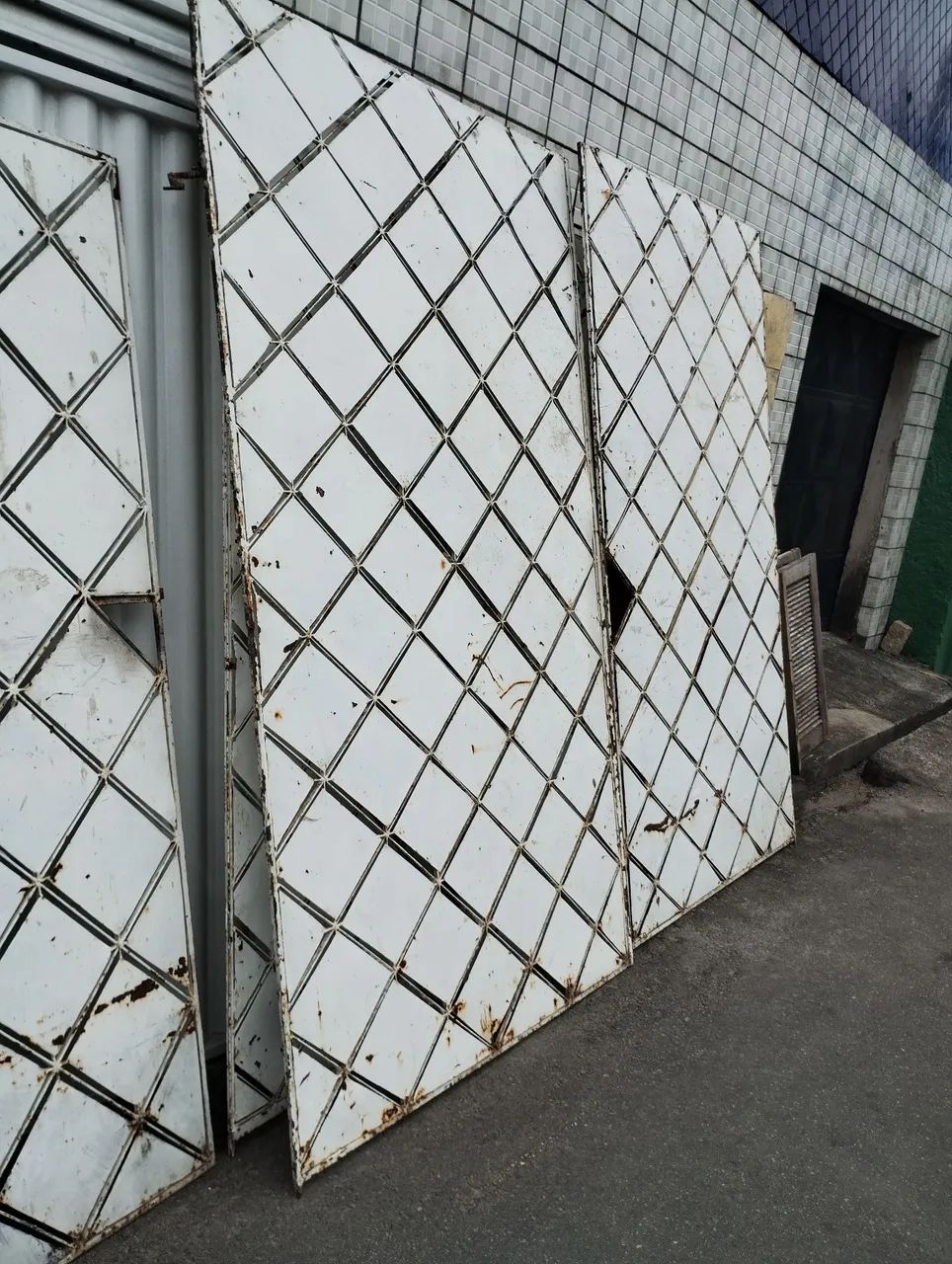 Portão de garagem estilo losango. - Foto 4