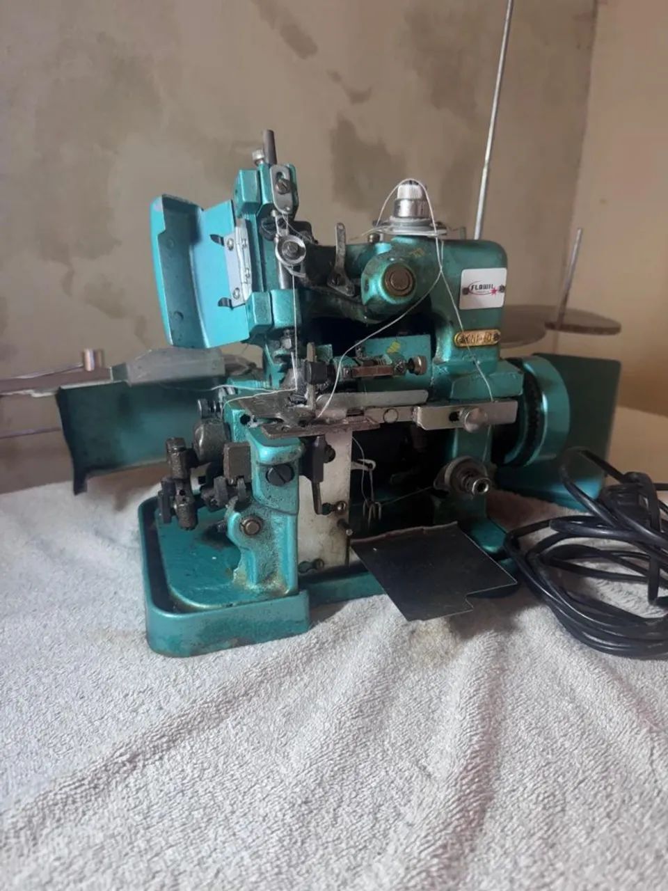 Maquina overloque - Foto 2