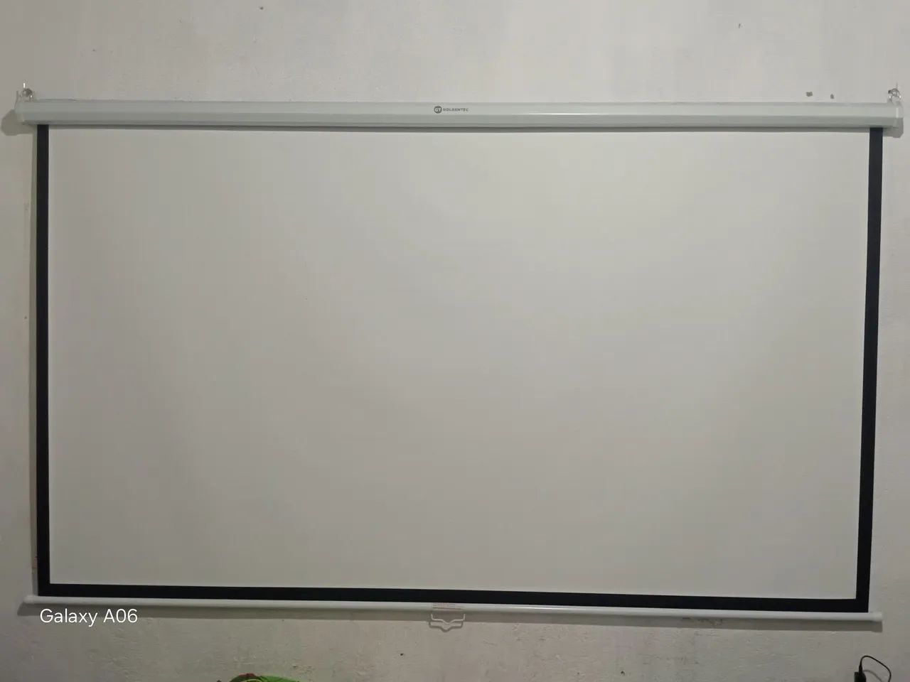 Tela de Projeção retrátil - GoldenTec