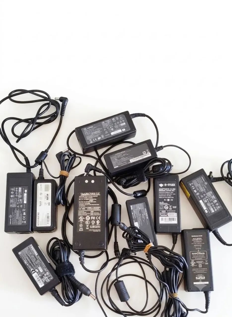 LOTE 10 CARREGADORES DE NOTEBOOK