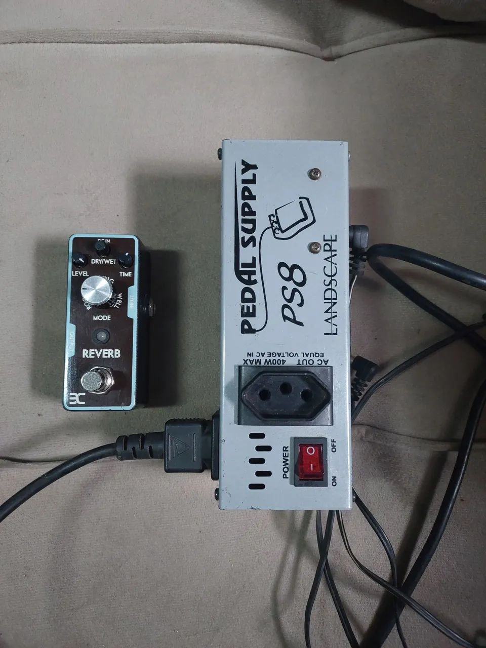 Fonte e um pedal 
