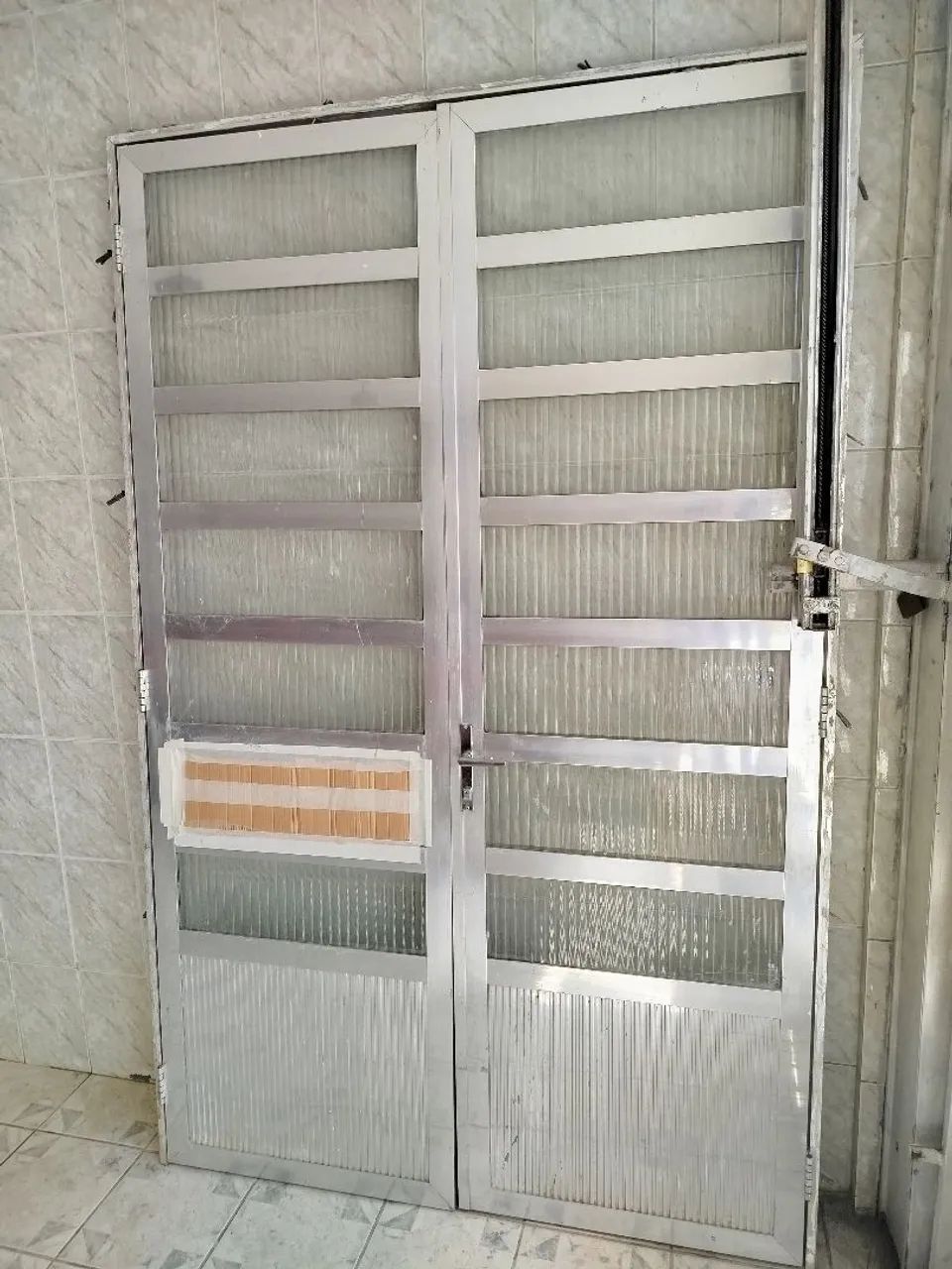 Porta de alumínio duas folhas 