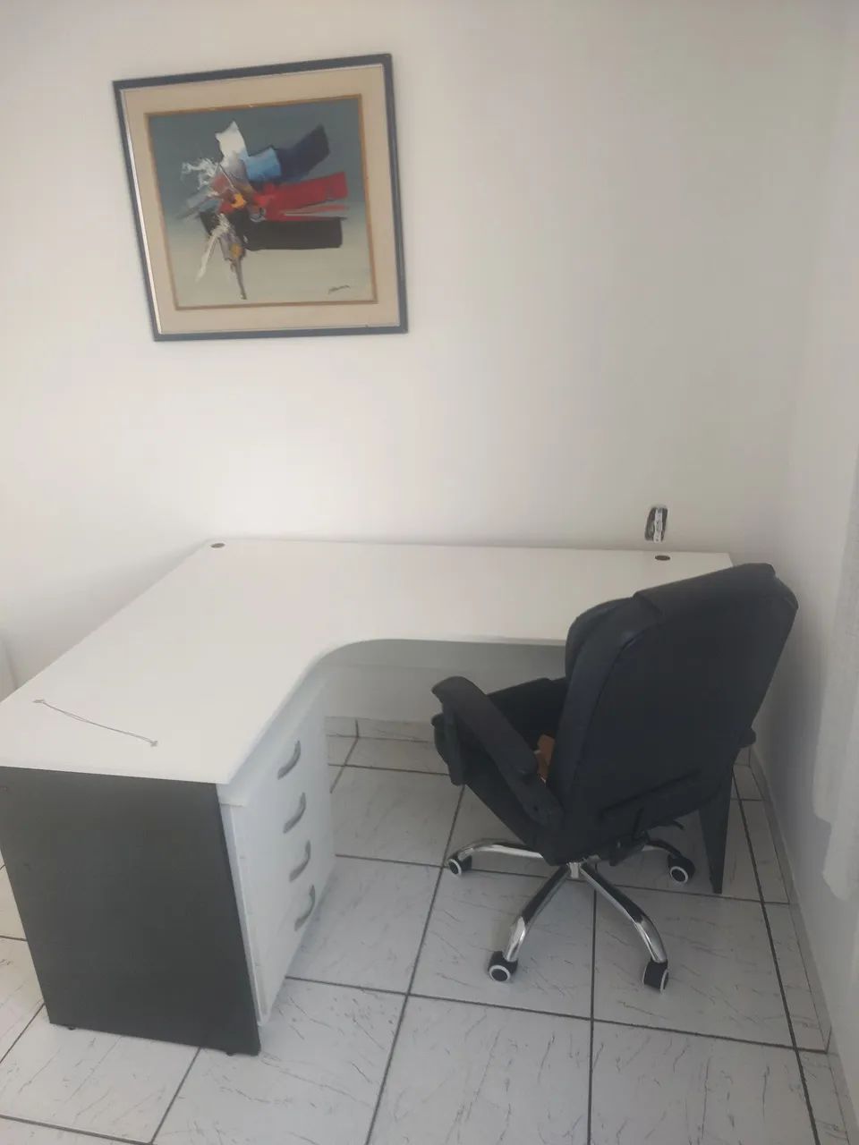 Mesa para pc com gavetas,mas cadeira