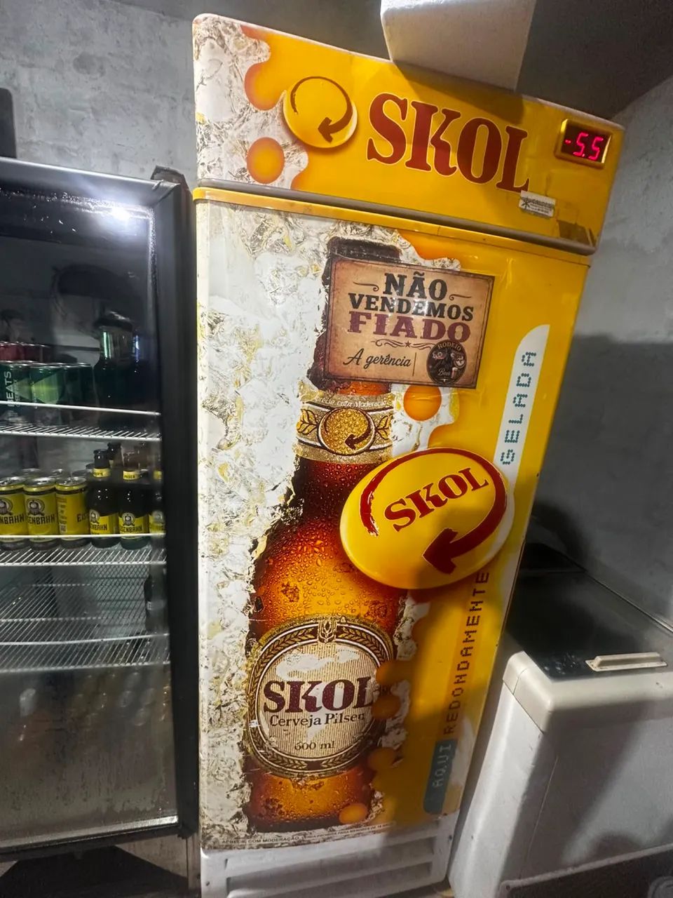 Refrigerador de bebidas/expositor