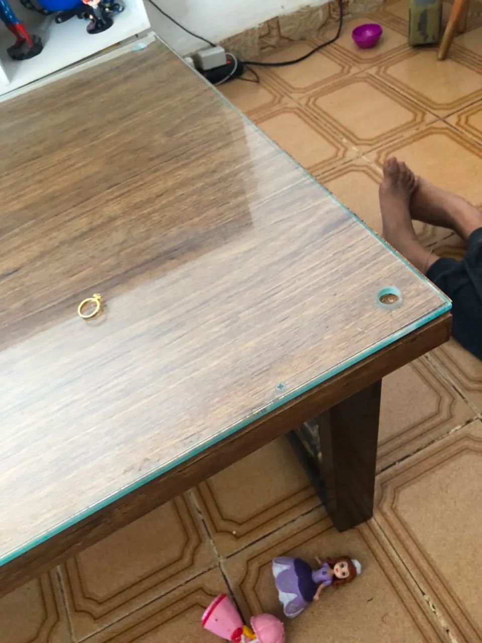 Mesa de centro com vidro e madeira  - Foto 4