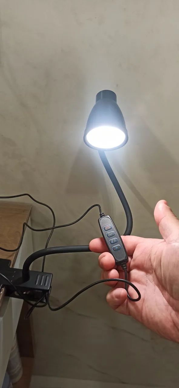 Luminária de mesa clip e Led 3 tons articulado  - Foto 4