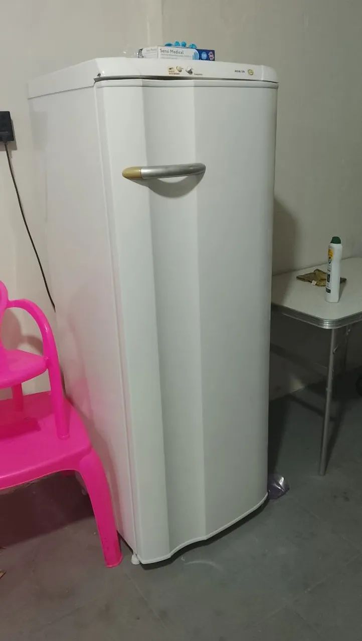 Geladeira sem marca de uso 