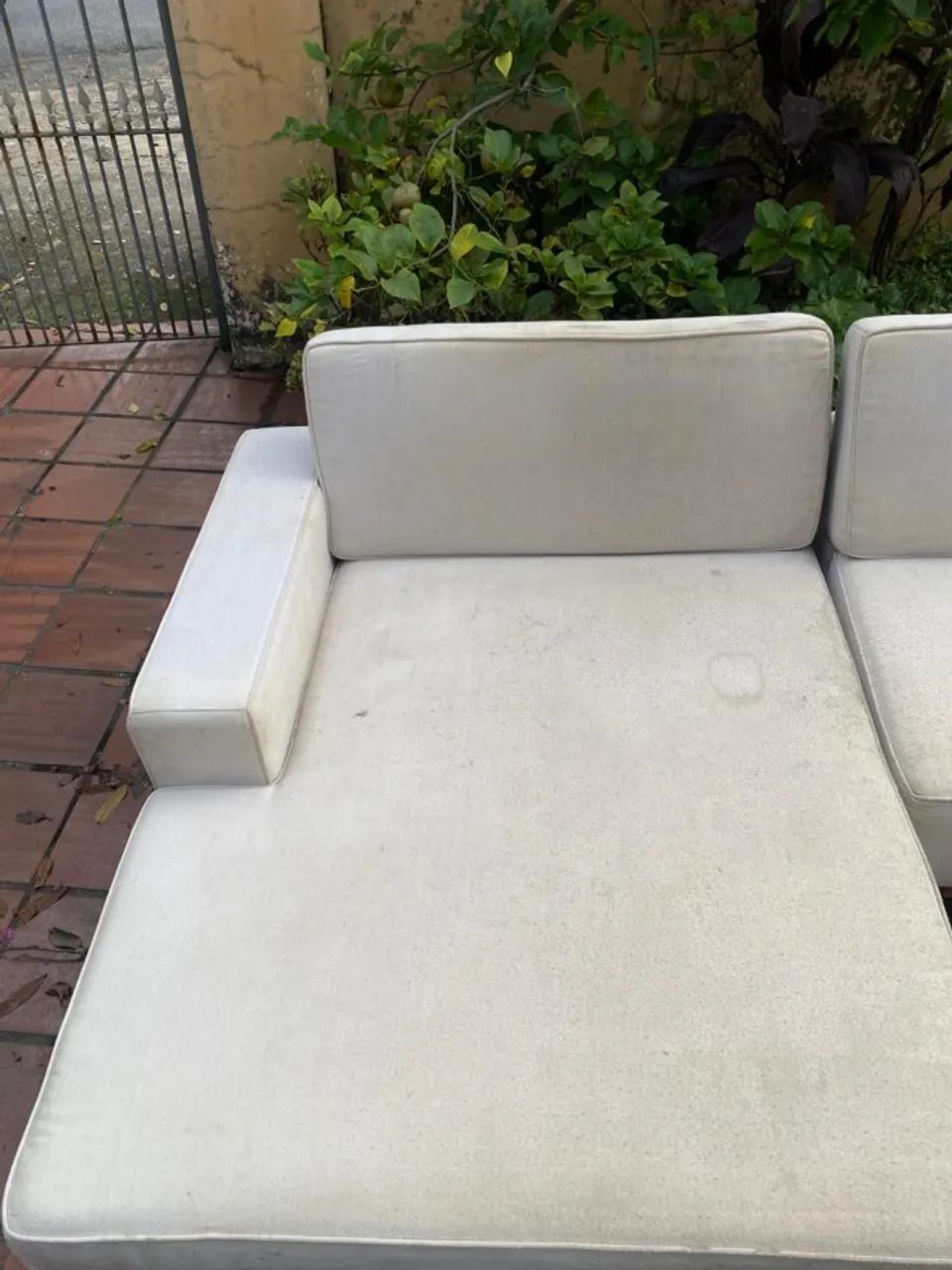SofáEm 2 Peças Bege Com Chaise Excelente Estado - Foto 2