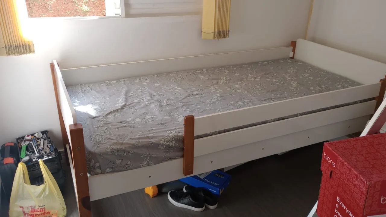 Vende-se cama de solteiro 