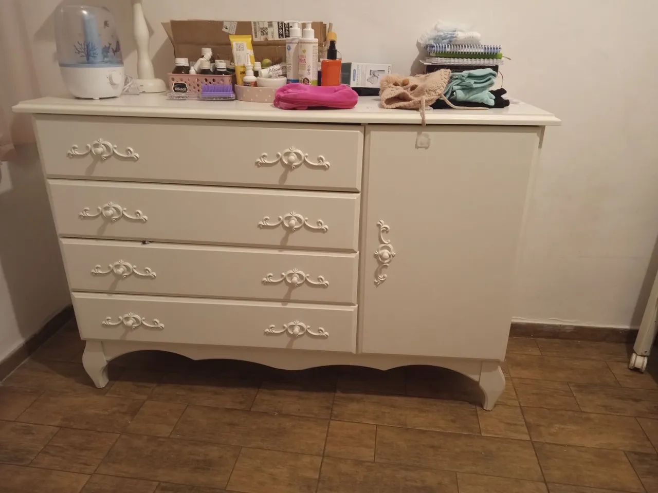 Vendo berço e cômoda ,conjunto de quarto de bebê lindo  - Foto 4
