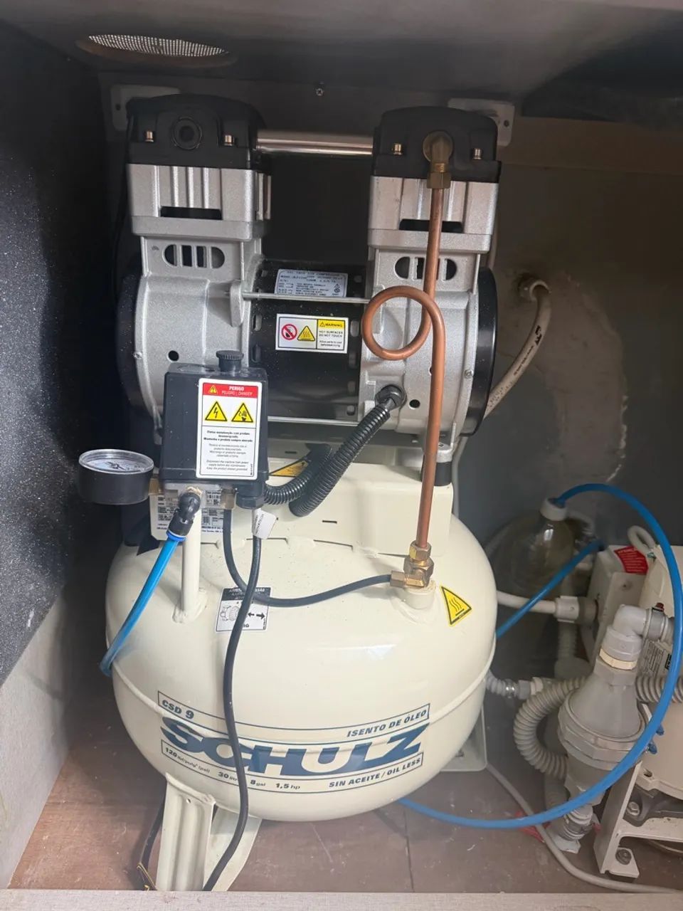 VENDO COMPRESSOR SHULZ 30 LITROS  - Foto 4