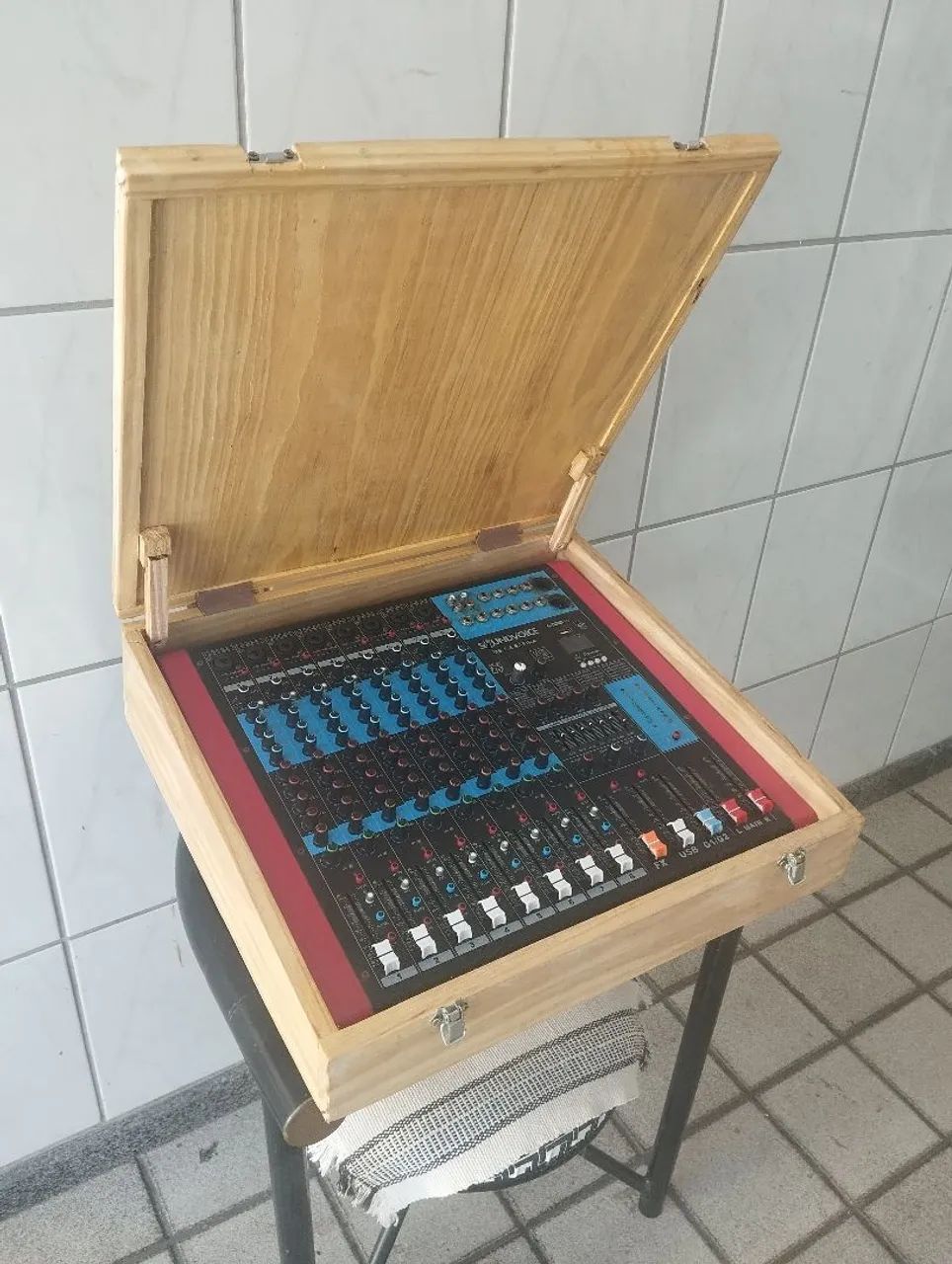 Case em madeira pra mesa de som