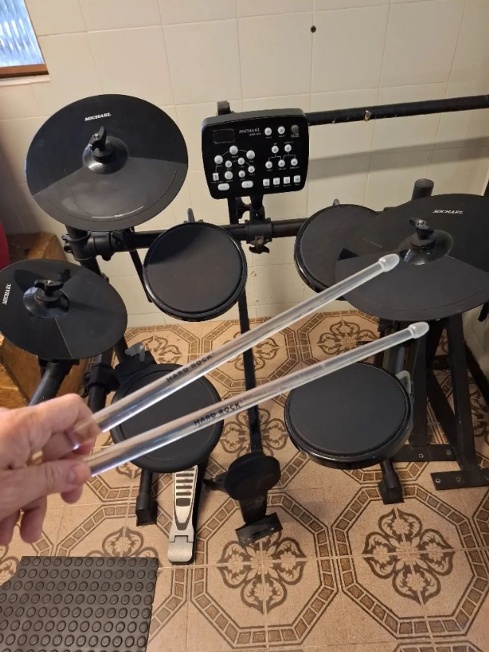 Bateria eletronica com amplificador 