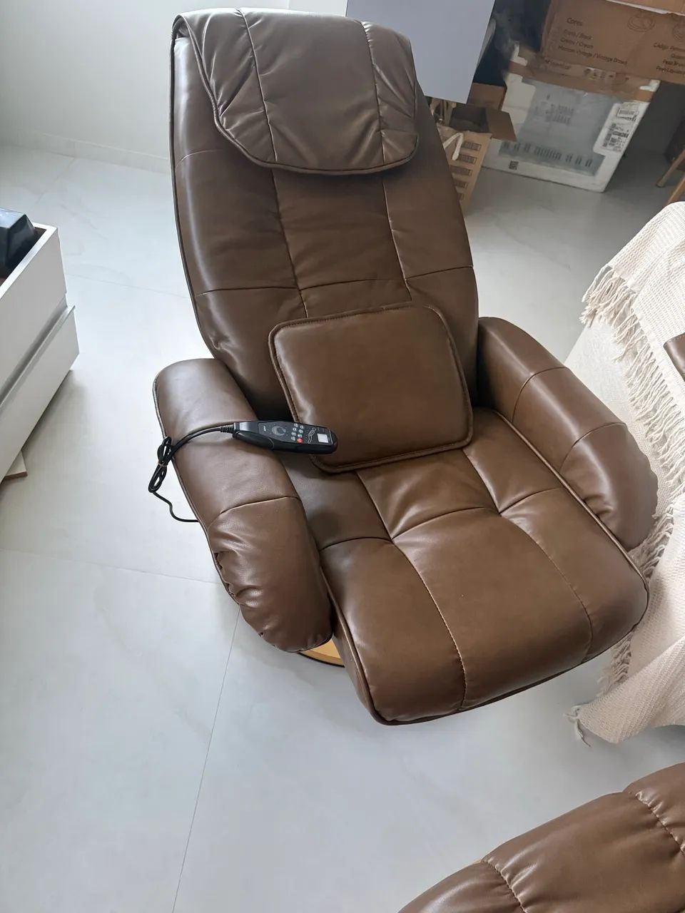 POLTRONA - Cadeira do papai com massagem e puf - Foto 4