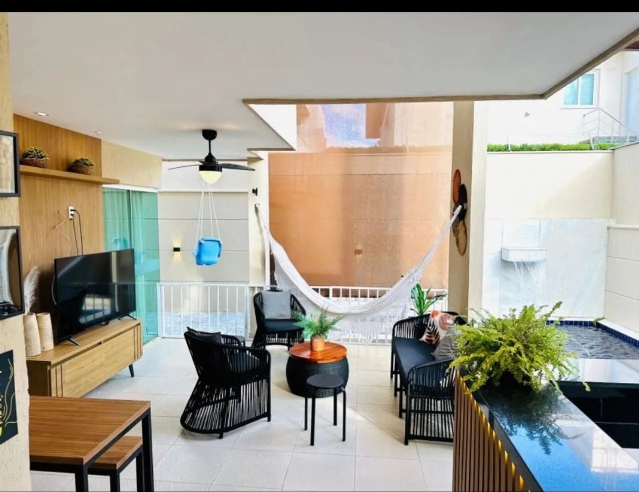 CASA DUPLEX COM PISCINA NOS BOSQUES