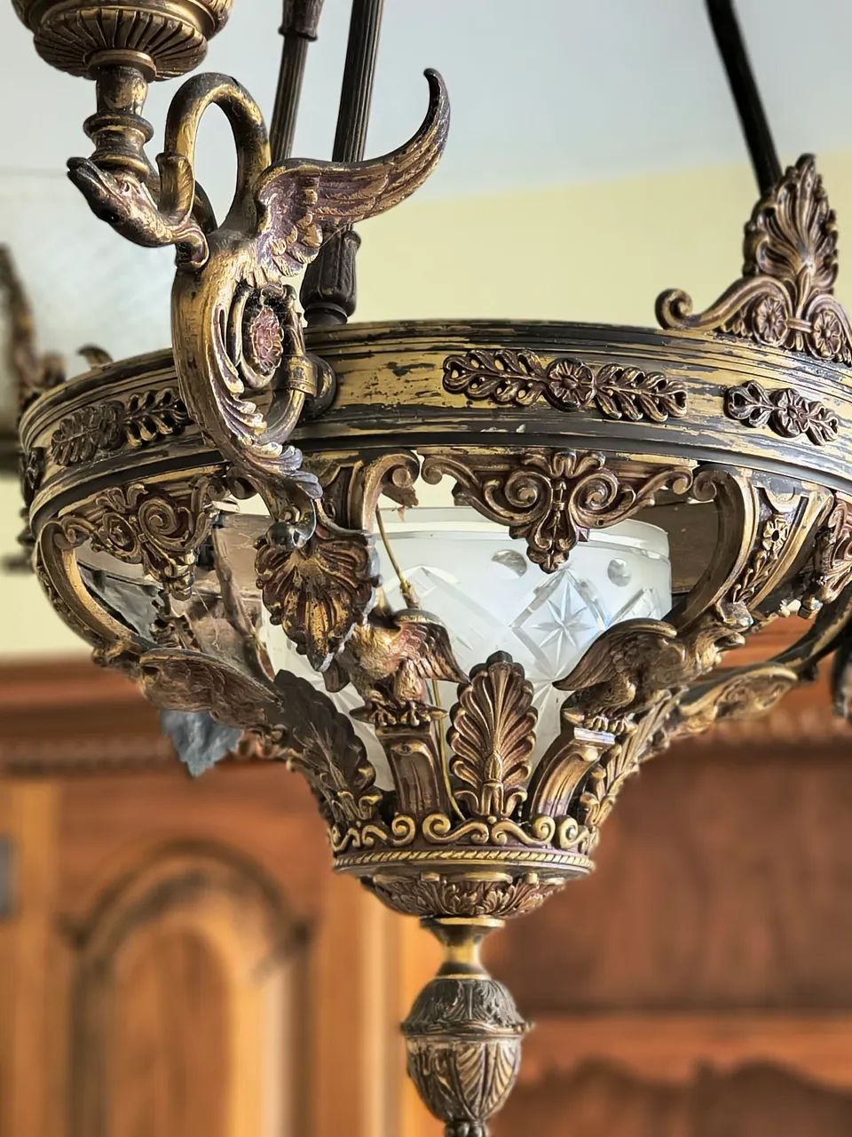 Lustre antigo de bronze  - Foto 3