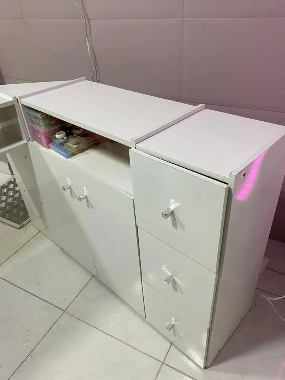 Mesa L e 2 Expositores de Esmaltes