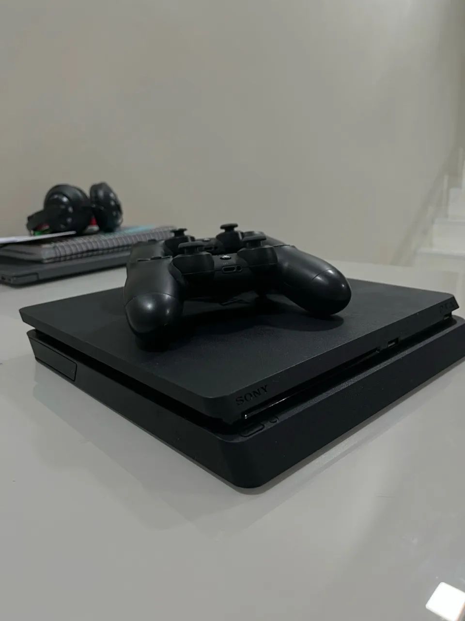 PS4 Slim 1TB - Foto 3