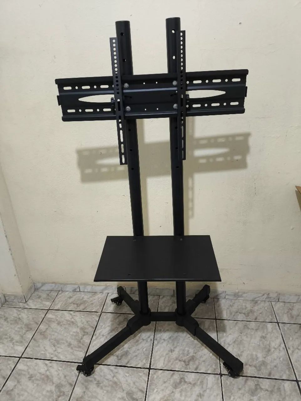 Suporte de TV com Rodinhas 