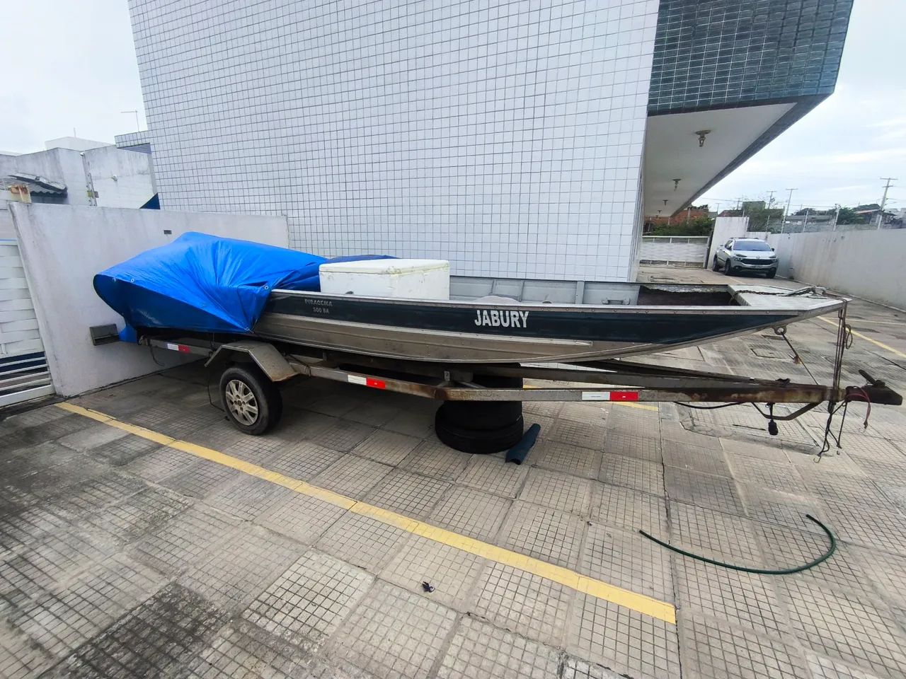 Barco de alumínio com reboque e motor  - Foto 2