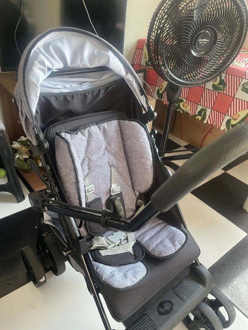 Vando carrinho de bebê excelente estado - Foto 4