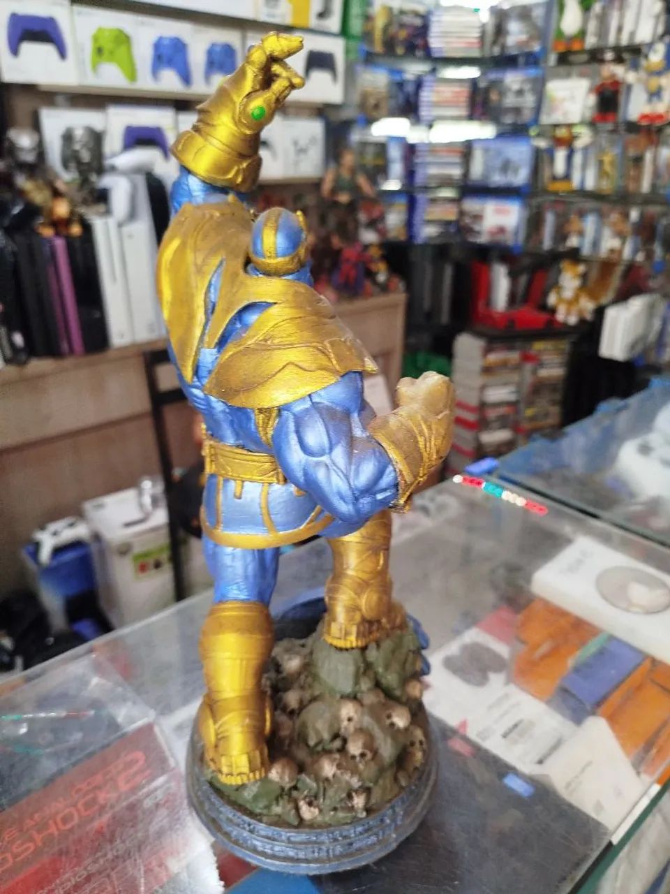 Action figure Tanos bem realista  30 cm ac trocas  - Foto 2