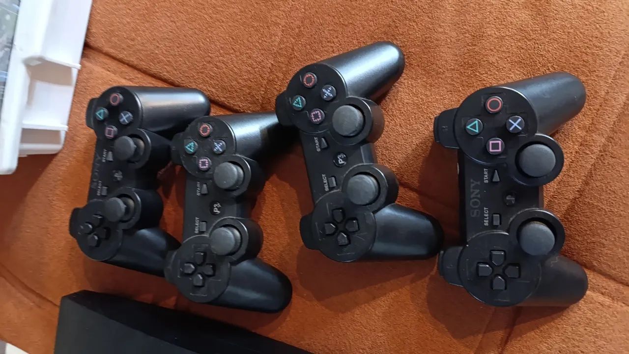 PS3 Slim modelo CECH-3001A desbloqueado com 4 joysticks - Foto 4
